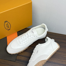 TOD’S/托德斯新款男士乐福休闲鞋,这款鞋选用皮革制成,橡胶大底尽显品牌元素,轻松提升日常造型。原版1:1开发,优雅低 TOD’S/托德斯新款男士乐福休闲鞋,这款鞋选用皮革制成,橡胶大底尽显品牌元素,轻松提升日常造型。原版1:1开发,优雅低