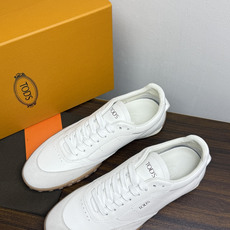 TOD’S/托德斯新款男士乐福休闲鞋,这款鞋选用皮革制成,橡胶大底尽显品牌元素,轻松提升日常造型。原版1:1开发,优雅低 TOD’S/托德斯新款男士乐福休闲鞋,这款鞋选用皮革制成,橡胶大底尽显品牌元素,轻松提升日常造型。原版1:1开发,优雅低