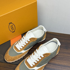 TOD’S/托德斯新款男士乐福休闲鞋,这款鞋选用皮革制成,橡胶大底尽显品牌元素,轻松提升日常造型。原版1:1开发,优雅低 TOD’S/托德斯新款男士乐福休闲鞋,这款鞋选用皮革制成,橡胶大底尽显品牌元素,轻松提升日常造型。原版1:1开发,优雅低