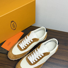 TOD’S/托德斯新款男士乐福休闲鞋,这款鞋选用皮革制成,橡胶大底尽显品牌元素,轻松提升日常造型。原版1:1开发,优雅低 TOD’S/托德斯新款男士乐福休闲鞋,这款鞋选用皮革制成,橡胶大底尽显品牌元素,轻松提升日常造型。原版1:1开发,优雅低