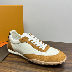 TOD’S/托德斯新款男士乐福休闲鞋,这款鞋选用皮革制成,橡胶大底尽显品牌元素,轻松提升日常造型。原版1:1开发,优雅低 TOD’S/托德斯新款男士乐福休闲鞋,这款鞋选用皮革制成,橡胶大底尽显品牌元素,轻松提升日常造型。原版1:1开发,优雅低