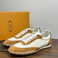 TOD’S/托德斯新款男士乐福休闲鞋,这款鞋选用皮革制成,橡胶大底尽显品牌元素,轻松提升日常造型。原版1:1开发,优雅低 TOD’S/托德斯新款男士乐福休闲鞋,这款鞋选用皮革制成,橡胶大底尽显品牌元素,轻松提升日常造型。原版1:1开发,优雅低