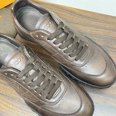TOD’S/托德斯新款男士乐福休闲鞋,这款鞋选用皮革制成,橡胶大底尽显品牌元素,轻松提升日常造型。原版1:1开发,优雅低 TOD’S/托德斯新款男士乐福休闲鞋,这款鞋选用皮革制成,橡胶大底尽显品牌元素,轻松提升日常造型。原版1:1开发,优雅低