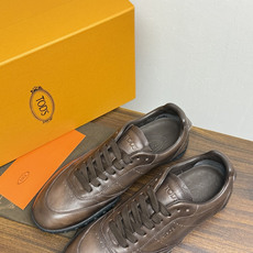 TOD’S/托德斯新款男士乐福休闲鞋,这款鞋选用皮革制成,橡胶大底尽显品牌元素,轻松提升日常造型。原版1:1开发,优雅低 TOD’S/托德斯新款男士乐福休闲鞋,这款鞋选用皮革制成,橡胶大底尽显品牌元素,轻松提升日常造型。原版1:1开发,优雅低