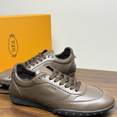 TOD’S/托德斯新款男士乐福休闲鞋,这款鞋选用皮革制成,橡胶大底尽显品牌元素,轻松提升日常造型。原版1:1开发,优雅低 TOD’S/托德斯新款男士乐福休闲鞋,这款鞋选用皮革制成,橡胶大底尽显品牌元素,轻松提升日常造型。原版1:1开发,优雅低