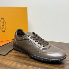 TOD’S/托德斯新款男士乐福休闲鞋,这款鞋选用皮革制成,橡胶大底尽显品牌元素,轻松提升日常造型。原版1:1开发,优雅低 TOD’S/托德斯新款男士乐福休闲鞋,这款鞋选用皮革制成,橡胶大底尽显品牌元素,轻松提升日常造型。原版1:1开发,优雅低