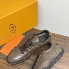TOD’S/托德斯新款男士乐福休闲鞋,这款鞋选用皮革制成,橡胶大底尽显品牌元素,轻松提升日常造型。原版1:1开发,优雅低 TOD’S/托德斯新款男士乐福休闲鞋,这款鞋选用皮革制成,橡胶大底尽显品牌元素,轻松提升日常造型。原版1:1开发,优雅低