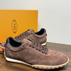 TOD’S/托德斯新款男士乐福休闲鞋,这款鞋选用皮革制成,橡胶大底尽显品牌元素,轻松提升日常造型。原版1:1开发,优雅低 TOD’S/托德斯新款男士乐福休闲鞋,这款鞋选用皮革制成,橡胶大底尽显品牌元素,轻松提升日常造型。原版1:1开发,优雅低