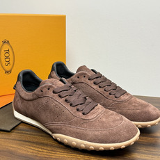 TOD’S/托德斯新款男士乐福休闲鞋,这款鞋选用皮革制成,橡胶大底尽显品牌元素,轻松提升日常造型。原版1:1开发,优雅低 TOD’S/托德斯新款男士乐福休闲鞋,这款鞋选用皮革制成,橡胶大底尽显品牌元素,轻松提升日常造型。原版1:1开发,优雅低