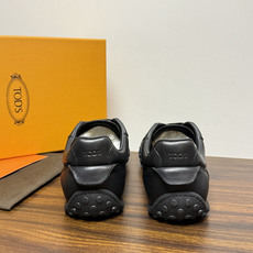 TOD’S/托德斯新款男士乐福休闲鞋,这款鞋选用皮革制成,橡胶大底尽显品牌元素,轻松提升日常造型。原版1:1开发,优雅低 TOD’S/托德斯新款男士乐福休闲鞋,这款鞋选用皮革制成,橡胶大底尽显品牌元素,轻松提升日常造型。原版1:1开发,优雅低