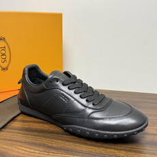 TOD’S/托德斯新款男士乐福休闲鞋,这款鞋选用皮革制成,橡胶大底尽显品牌元素,轻松提升日常造型。原版1:1开发,优雅低 TOD’S/托德斯新款男士乐福休闲鞋,这款鞋选用皮革制成,橡胶大底尽显品牌元素,轻松提升日常造型。原版1:1开发,优雅低