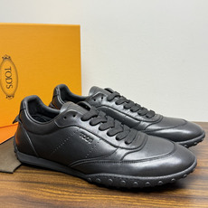 TOD’S/托德斯新款男士乐福休闲鞋,这款鞋选用皮革制成,橡胶大底尽显品牌元素,轻松提升日常造型。原版1:1开发,优雅低 TOD’S/托德斯新款男士乐福休闲鞋,这款鞋选用皮革制成,橡胶大底尽显品牌元素,轻松提升日常造型。原版1:1开发,优雅低