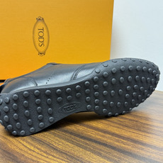 TOD’S/托德斯新款男士乐福休闲鞋,这款鞋选用皮革制成,橡胶大底尽显品牌元素,轻松提升日常造型。原版1:1开发,优雅低 TOD’S/托德斯新款男士乐福休闲鞋,这款鞋选用皮革制成,橡胶大底尽显品牌元素,轻松提升日常造型。原版1:1开发,优雅低