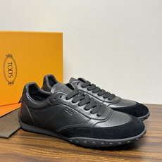 TOD’S/托德斯新款男士乐福休闲鞋,这款鞋选用皮革制成,橡胶大底尽显品牌元素,轻松提升日常造型。原版1:1开发,优雅低 TOD’S/托德斯新款男士乐福休闲鞋,这款鞋选用皮革制成,橡胶大底尽显品牌元素,轻松提升日常造型。原版1:1开发,优雅低