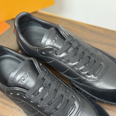 TOD’S/托德斯新款男士乐福休闲鞋,这款鞋选用皮革制成,橡胶大底尽显品牌元素,轻松提升日常造型。原版1:1开发,优雅低 TOD’S/托德斯新款男士乐福休闲鞋,这款鞋选用皮革制成,橡胶大底尽显品牌元素,轻松提升日常造型。原版1:1开发,优雅低