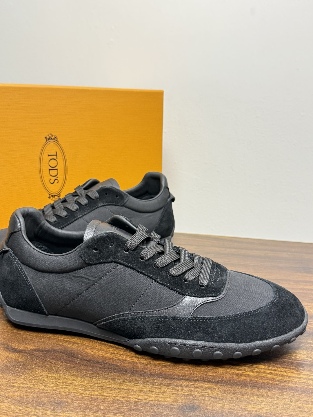 TOD’S/托德斯新款男士乐福休闲鞋,这款鞋选用皮革制成,橡胶大底尽显品牌元素,轻松提升日常造型。原版1:1开发,优雅低 TOD’S/托德斯新款男士乐福休闲鞋,这款鞋选用皮革制成,橡胶大底尽显品牌元素,轻松提升日常造型。原版1:1开发,优雅低