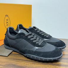 TOD’S/托德斯新款男士乐福休闲鞋,这款鞋选用皮革制成,橡胶大底尽显品牌元素,轻松提升日常造型。原版1:1开发,优雅低 TOD’S/托德斯新款男士乐福休闲鞋,这款鞋选用皮革制成,橡胶大底尽显品牌元素,轻松提升日常造型。原版1:1开发,优雅低