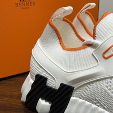 Hermès Bouncing 运动鞋(飞织网面款),鞋面是透气飞织网布拼接反绒麂皮,侧面后跟处有立体H字母标识 Hermès Bouncing 运动鞋(飞织网面款),鞋面是透气飞织网布拼接反绒麂皮,侧面后跟处有立体H字母标识