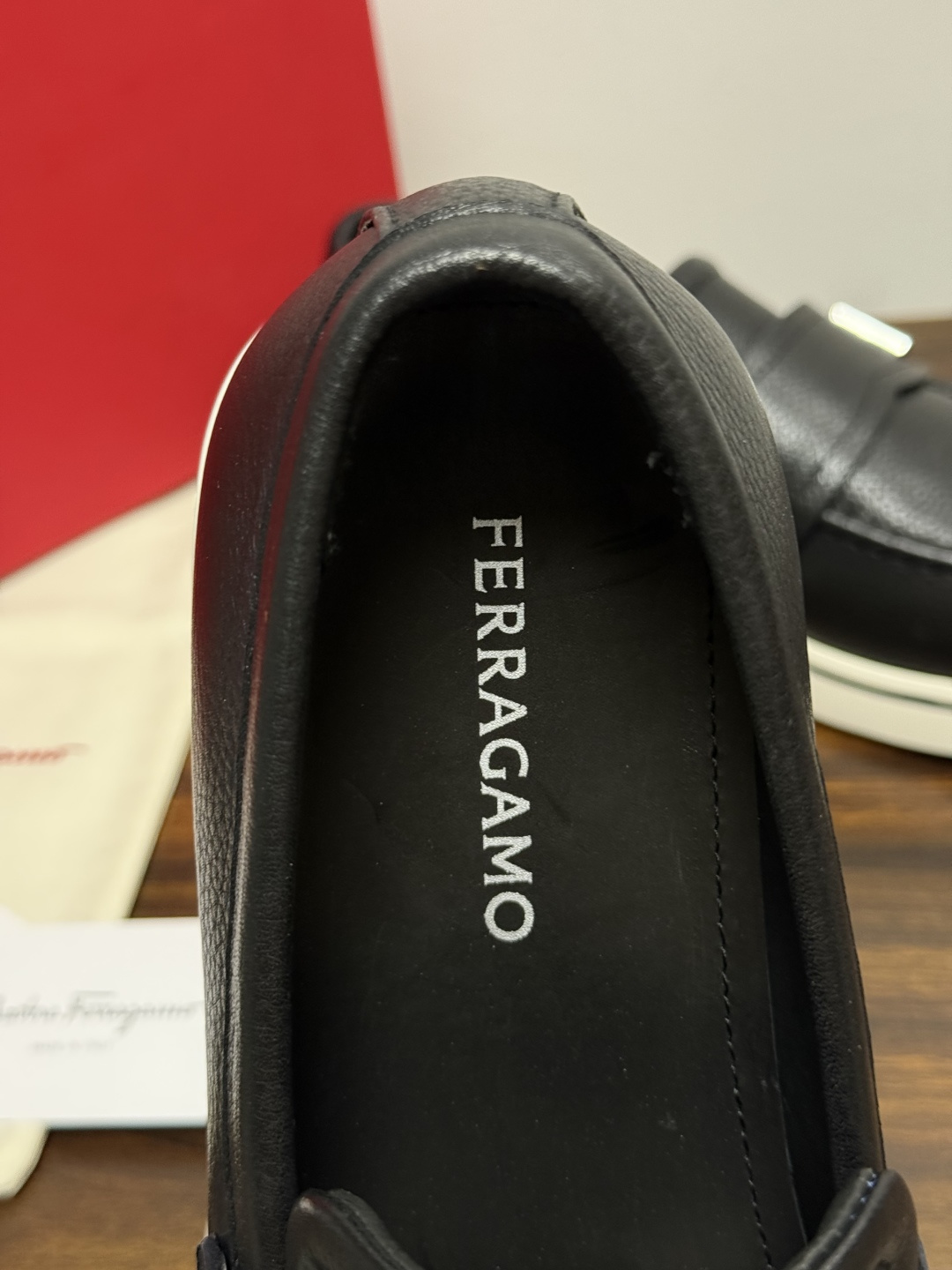 Ferragamo 菲拉格慕 Gancini 乐福鞋​​（豆豆鞋/一脚蹬），菲拉格慕标志性的 ​​Gancini 马蹄形