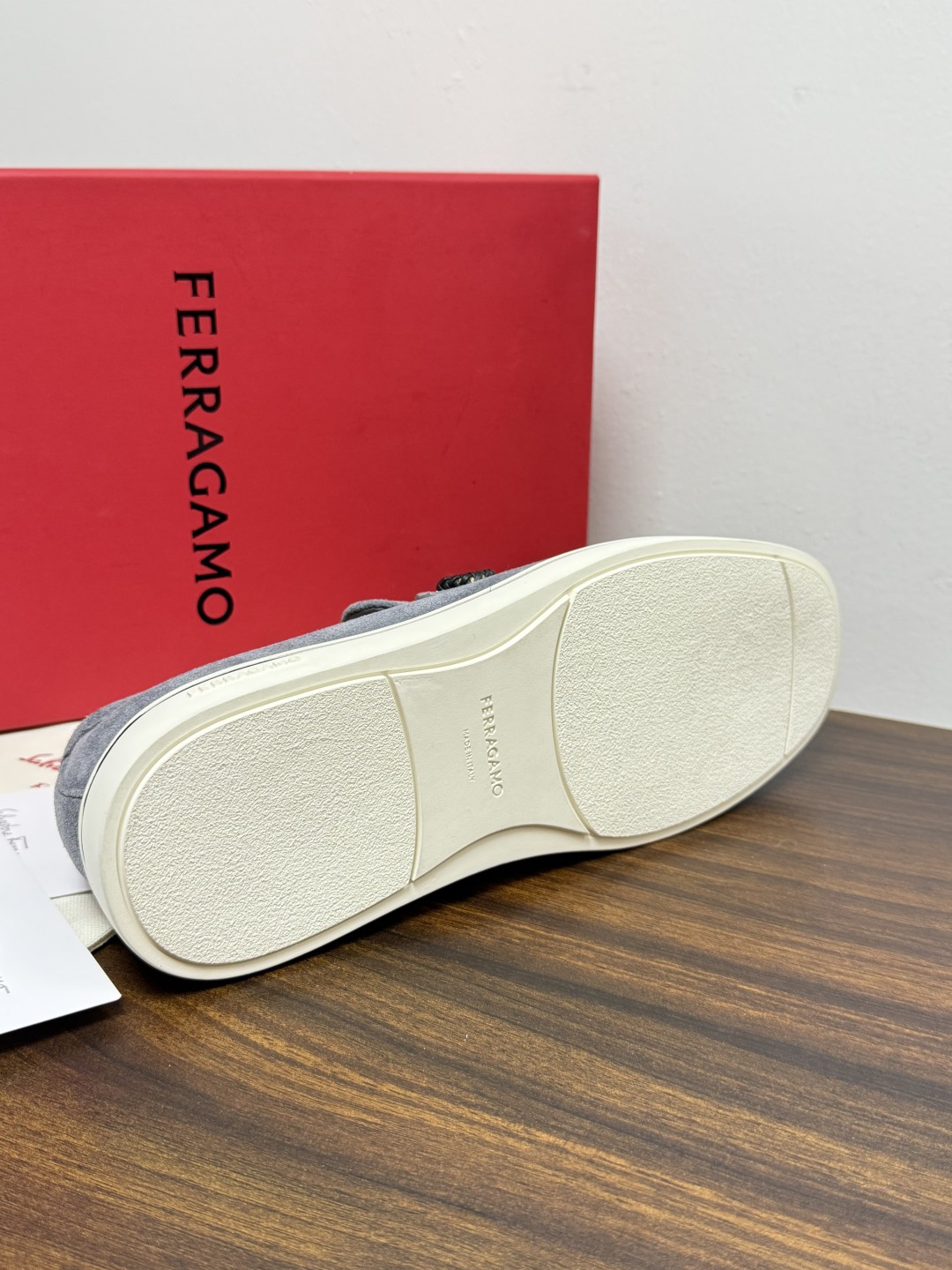 Ferragamo 菲拉格慕 Gancini 乐福鞋​​（豆豆鞋/一脚蹬），菲拉格慕标志性的 ​​Gancini 马蹄形