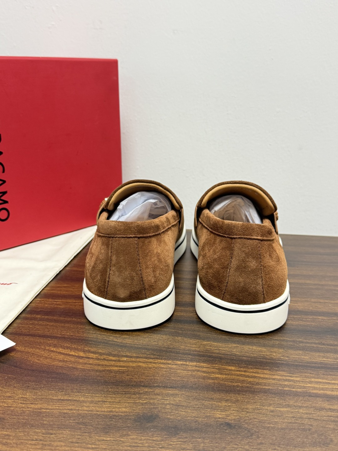 Ferragamo 菲拉格慕 Gancini 乐福鞋​​（豆豆鞋/一脚蹬），菲拉格慕标志性的 ​​Gancini 马蹄形