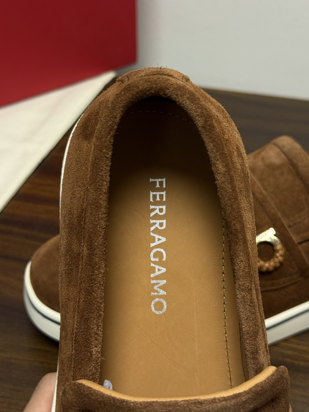 Ferragamo 菲拉格慕 Gancini 乐福鞋​​（豆豆鞋/一脚蹬），菲拉格慕标志性的 ​​Gancini 马蹄形