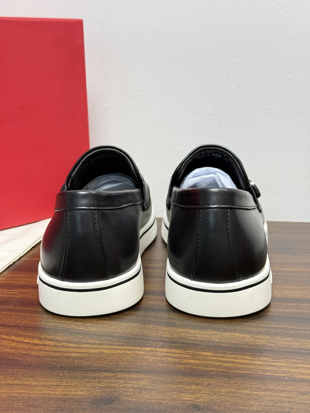 Ferragamo 菲拉格慕 Gancini 乐福鞋​​（豆豆鞋/一脚蹬），菲拉格慕标志性的 ​​Gancini 马蹄形