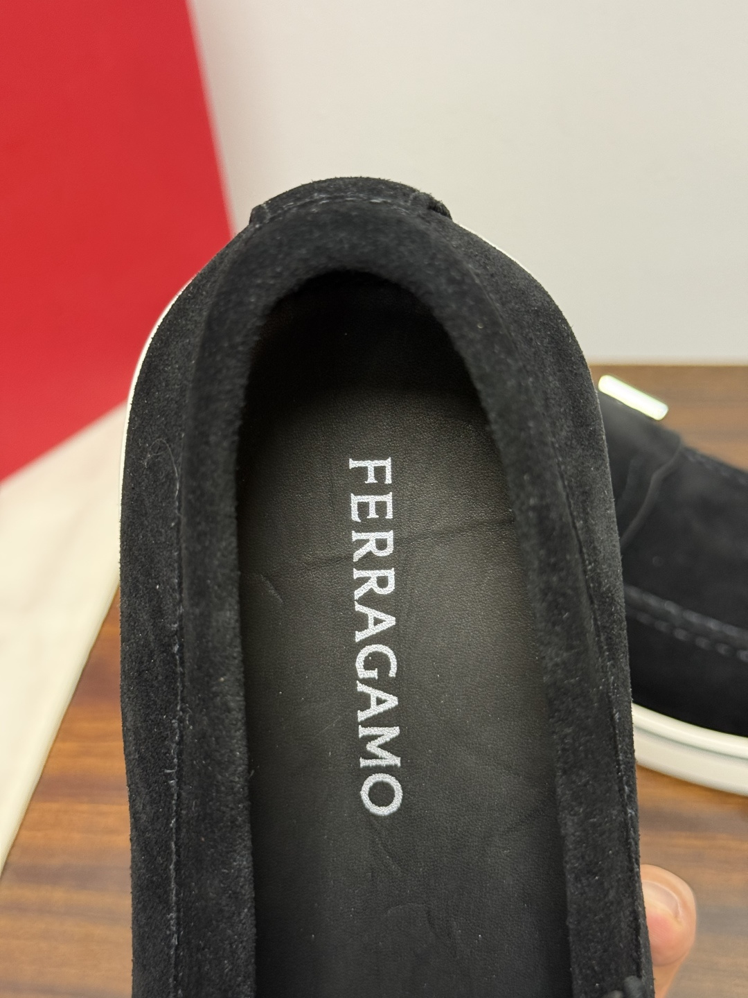Ferragamo 菲拉格慕 Gancini 乐福鞋​​（豆豆鞋/一脚蹬），菲拉格慕标志性的 ​​Gancini 马蹄形