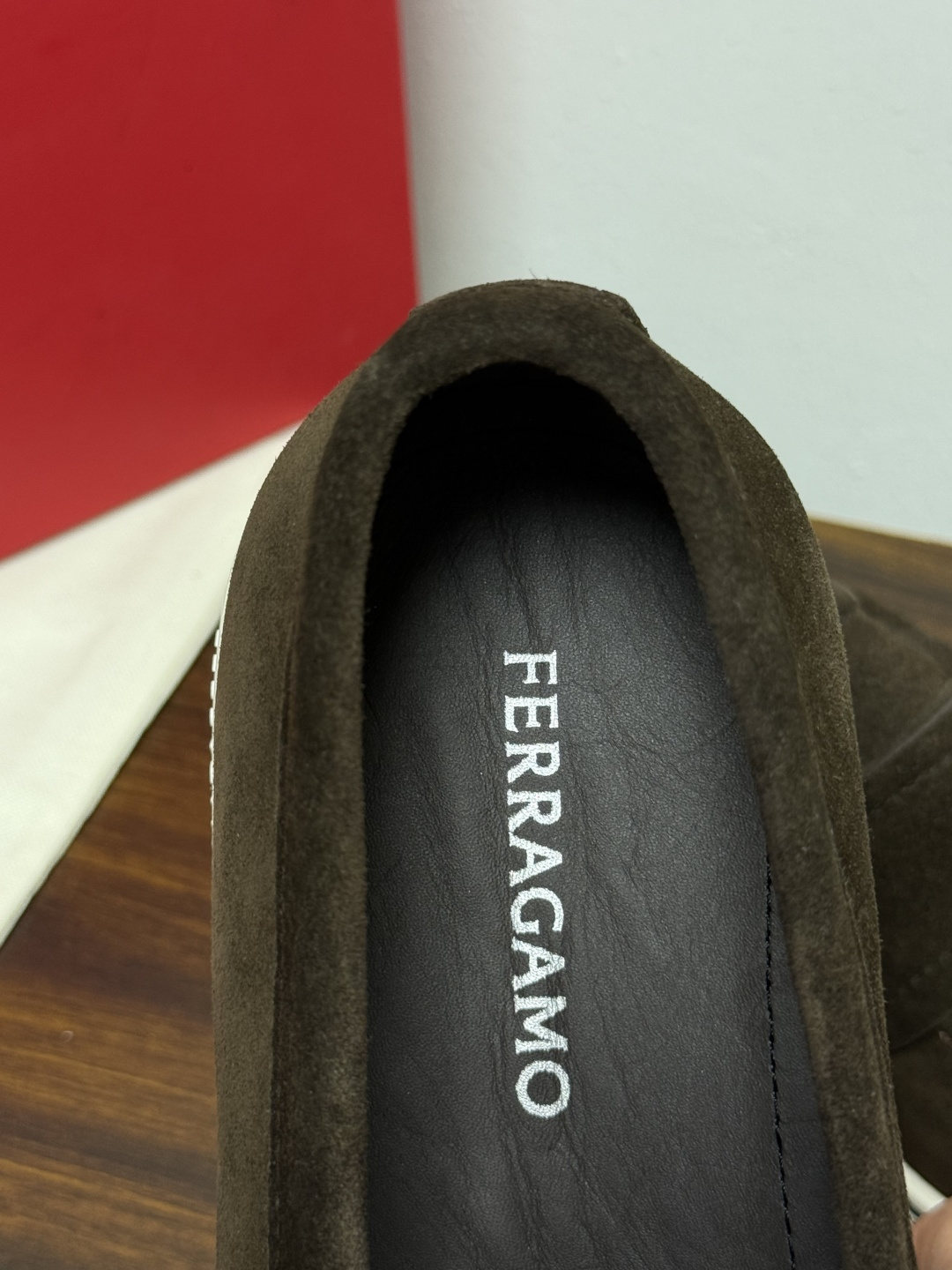 Ferragamo 菲拉格慕 Gancini 乐福鞋​​（豆豆鞋/一脚蹬），菲拉格慕标志性的 ​​Gancini 马蹄形