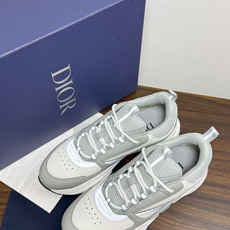 D®️ x 🆕(高版本)B22男士慢跑时尚运动鞋,这款单品从复古慢跑鞋汲取灵感。采用厚实的低帮设计,以黑色牛皮革以及网眼 D®️ x 🆕(高版本)B22男士慢跑时尚运动鞋,这款单品从复古慢跑鞋汲取灵感。采用厚实的低帮设计,以黑色牛皮革以及网眼