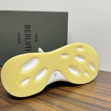 布鲁提 Berlut* Shadow男士运动鞋履 ,这双袜子鞋用轻盈且极富韧性的针织面料,高密度飞织制成,搭配招牌的小牛 布鲁提 Berlut* Shadow男士运动鞋履 ,这双袜子鞋用轻盈且极富韧性的针织面料,高密度飞织制成,搭配招牌的小牛