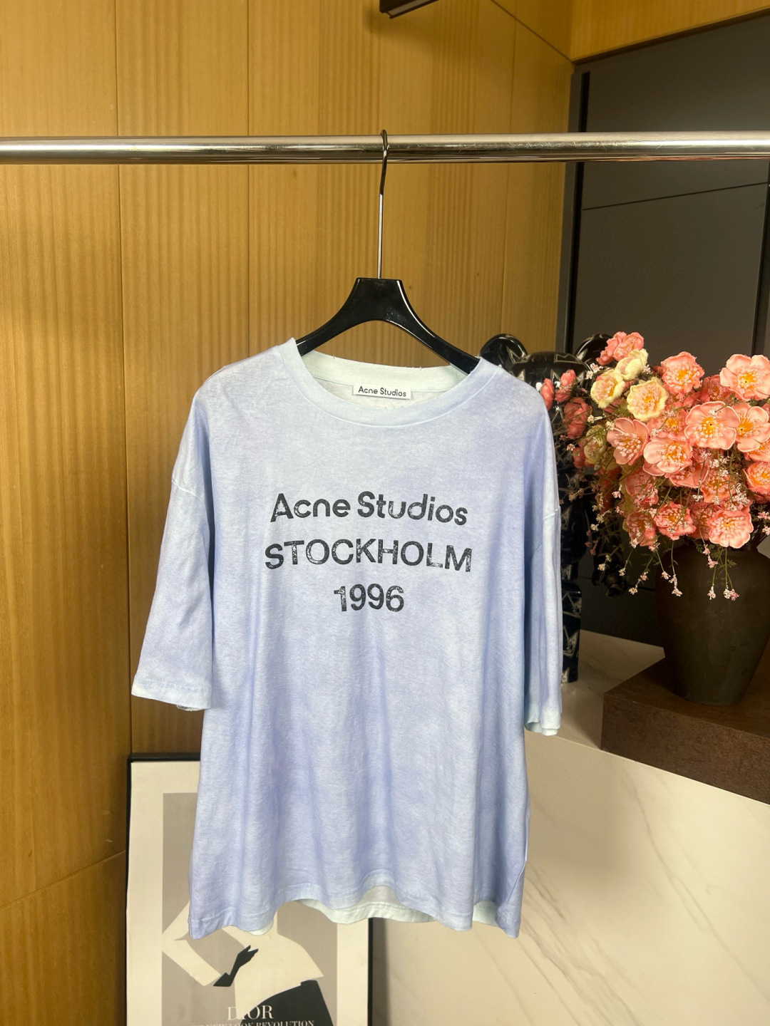 NO:431264,Acne Studios Spring and Summer New 1996 spray-painted retro old dirty T-shirt with Acne Studios 1996 logo pattern, retro spray-painted design, 15 linen + 85 cotton very comfortable and soft breathable, comfortable and lazy style, loose style, same style for men and women S M L,,acne studios,dior,tees, t-shirt,alexander wang19860909Acne Studios 春夏新款 1996喷绘复古做旧脏脏T恤、饰有 Acne Studios 1996 徽标图案、采用复古喷绘图案设计、15亚麻+85棉非常舒服柔软透气、舒适慵懒风、宽松版型、男女同款 码数S M L,,acne studios,dior,tees，t-shirt,alexander wang,Women's clothing