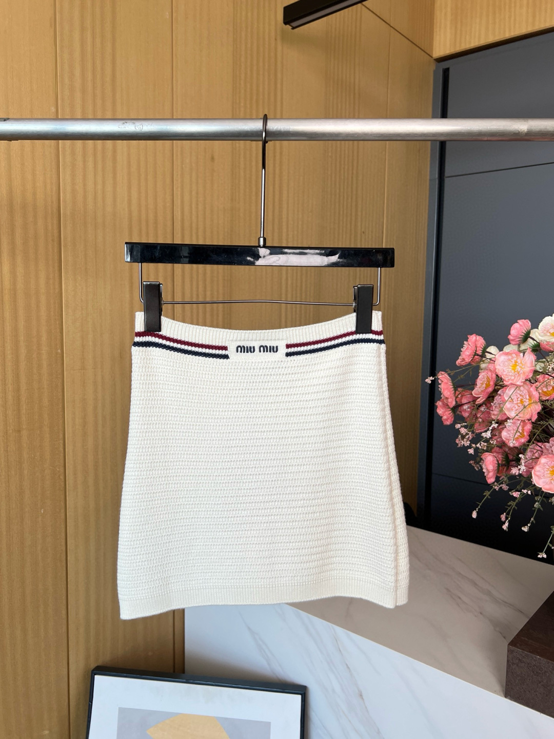 NO:431299,MIUMIU Spring and Summer New College Style Set Series - Knitted Skirts and Hot Girls Going Out Them is enough. It is highly recommended to buy one. S M L,,miumiu, skirts,alexander wang19860909MIUMIU 春夏新款 学院风套装系列——针织半裙、辣妹出街这一套就够了、强烈建议一套入手 码数S M L,,miumiu,skirts,alexander wang,Women's clothing