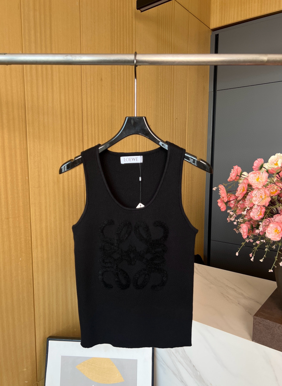 NO:431314,LOEWE Spring and Summer New Style Classic Three-dimensional Embroidered Letter Knitted Vest, Wool Blend Fabric, Comfortable and Elastic Fabric S M L,,loewe,alexander wang19860909LOEWE 春夏新款 经典款立体绣花字母针织背心、羊毛混纺面料、面料舒服有弹性 码数S M L,,loewe,alexander wang,Women's clothing