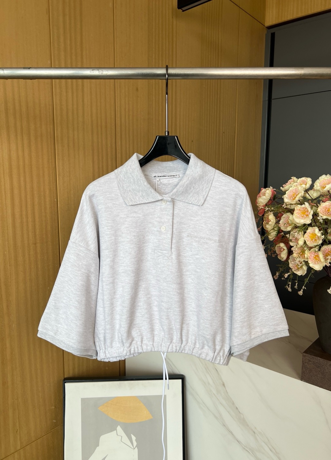 NO:435645,ALEXANDER WANG New Style Set Series - Lapel Polo Short-sleeved Shirt, Hem Drawstring Design, Loose and lazy style, A set of skirts in the same series looks better with S M L,,alexander wang, skirts, T-shirt,alexander wang19860909ALEXANDER WANG 大王 新款 套装系列——翻领polo短袖衫、下摆抽绳设计、宽松慵懒风、同系列半裙一套搭配更好看 码数S M L,,alexander wang,skirts,T-shirt,alexander wang,Women's clothing