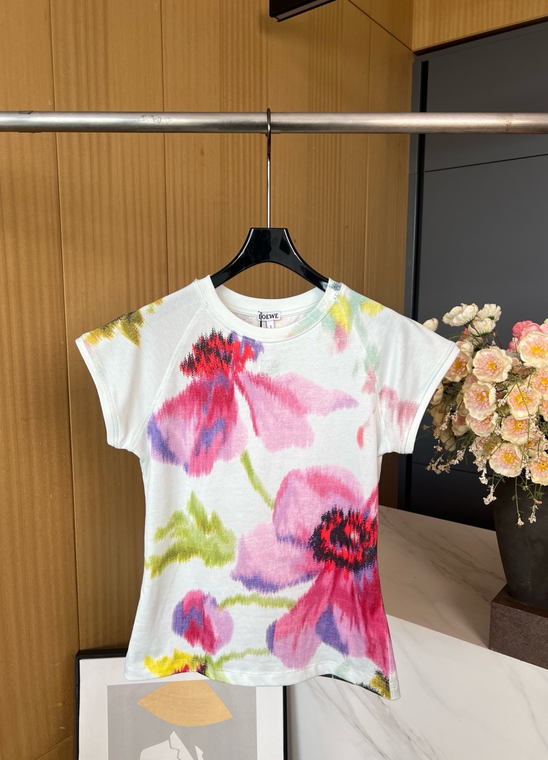 NO:436420,LOEWE New Lightweight Cotton and Viscose T-shirt, full floral print, casual fit S M L,,loewe,loewe,alexander wang19860909LOEWE 罗意威 新款 轻盈棉质和粘胶纤维 T 恤,满饰花卉印花,休闲合身版型 码数S M L,,loewe,loewe,alexander wang,Women's clothing