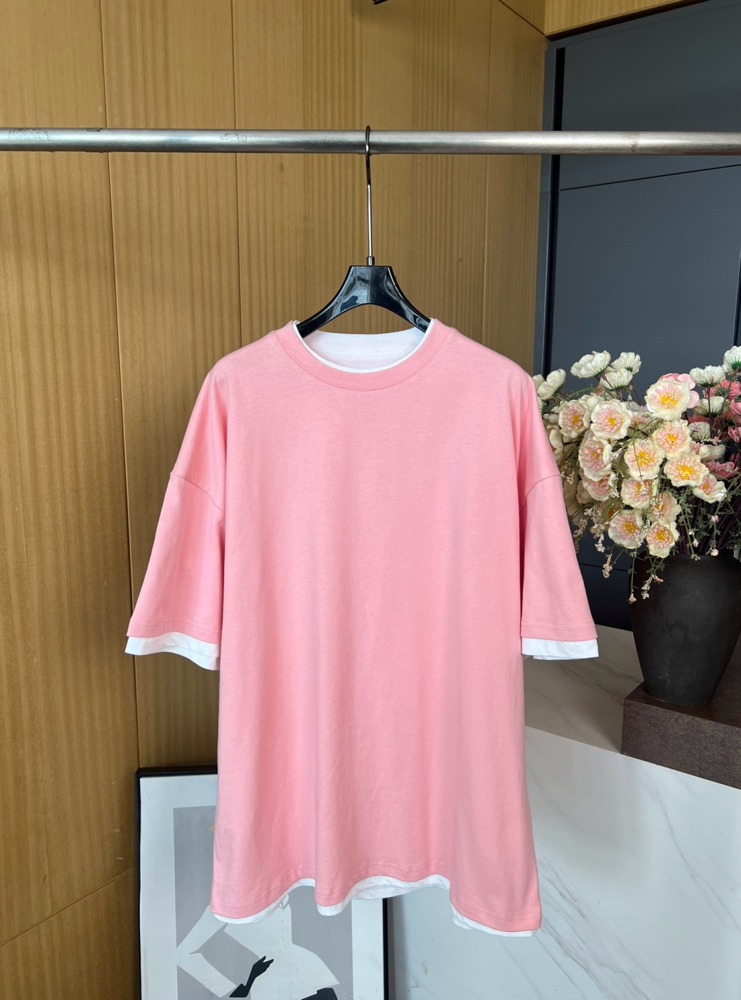NO:436064,JIL SANDER Autumn and Winter New Style Two-piece spliced ​​short-sleeved T-shirt, back letter printing design, real two-piece spliced ​​T-shirt, layered layering, very beautiful upper body, loose fit, same style for men and women. Size S M L,, jil sander, T-shirt, tees, t-shirt, alexander wang19860909JIL SANDER 秋冬新款 两件套拼接设计感短袖T恤、后背字母印花设计、真实两件T恤拼接而成、叠穿层次感、上身非常好看、宽松版型、男女同款 码数S M L,,jil sander,T-shirt,tees，t-shirt,alexander wang,Women's clothing