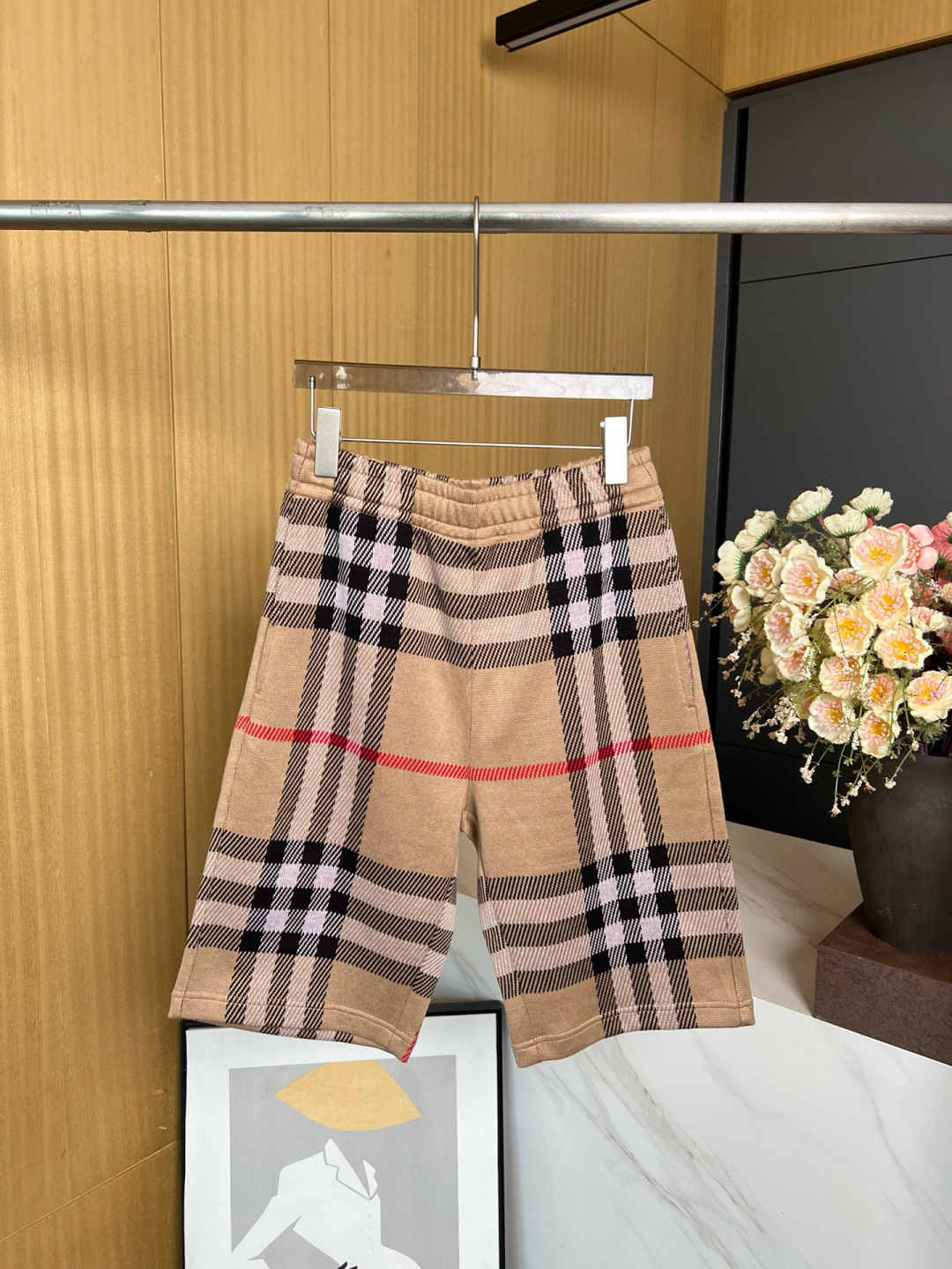 NO:454865,Men's BURBERRY classic plaid knitted elastic waist shorts, classic plaid upper body versatile, elastic waist design, size S M L XL,,burberry, shorts,alexander wang19860909男款 BURBERRY 经典格纹针织松紧腰短裤、经典格纹上身百搭、松紧腰设计、 码数S M L XL,,burberry,shorts,alexander wang,Women's clothing
