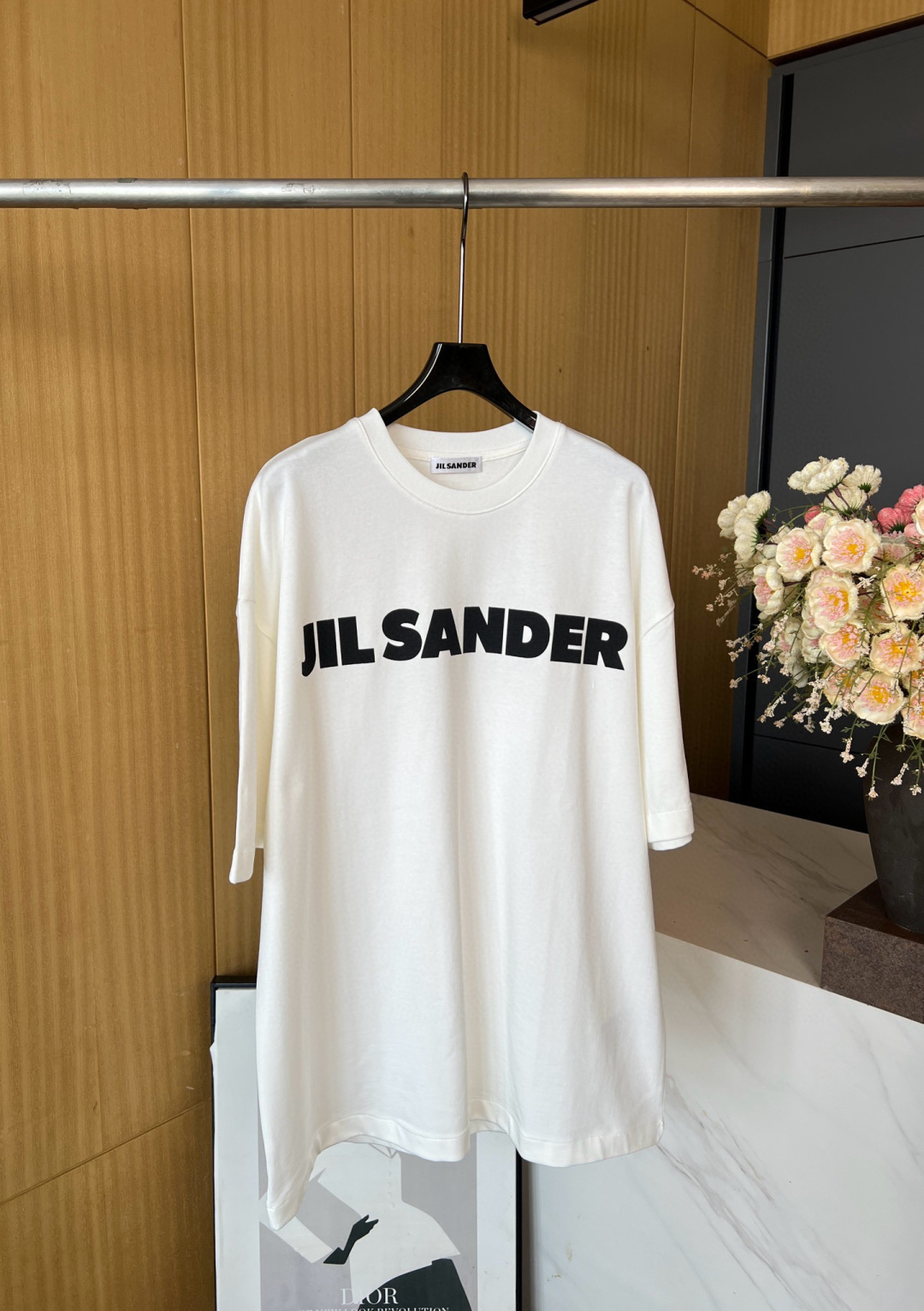 NO:452533,JIL SANDER Autumn and Winter New Styles, Latest Colors for the Counter, Classic Large Letter Printed Short-Sleeve T-Shirt, Custom Gaoke Heavy Fabric, Strong and Stylish, Loose Style, Men and Women's Same Model, Pure White Size S M L,, jil sander, T-shirt,tees, t-shirt,alexander wang19860909JIL SANDER 秋冬新款 专柜最新配色 经典大字母印花短袖T恤、定制高克重面料、挺阔有型有型、宽松版型、男女同款、纯白色 码数S M L,,jil sander,T-shirt,tees，t-shirt,alexander wang,Women's clothing