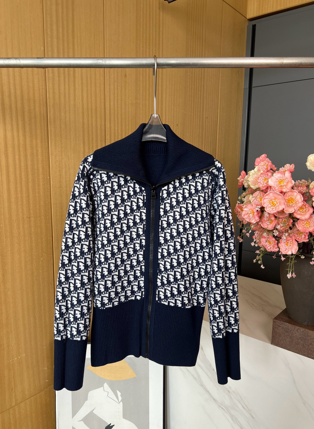 NO:469832,Dior early autumn new style jacquard letter navy neck double-sided zipper cardigan jacket, classic presbyopia, double-sided wearable, classic style not picky, casual style S M L,,dior,dior,jackets & coats,alexander wang19860909Dior 迪奥 早秋新款 提花字母海军领双面拉链开衫外套、经典老花、双面可穿、经典版型不挑人、休闲版型 码数S M L,,dior,dior,jackets & coats,alexander wang,Women's clothing