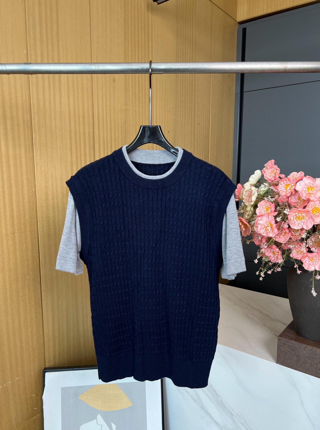 NO:484775,SANDRO early autumn new model, fake two-piece sweater short-sleeved shirt, French knitted top, daily fake two-piece style, bright contrasting color design, soft and comfortable fabric. S M L, T-shirt, alexander wang19860909SANDRO 早秋新款 假两件针织衫短袖衫、法式针织上衣、日常假两件款式、亮眼撞色设计、面料柔软舒服 码数S M L,,T-shirt,alexander wang,Women's clothing