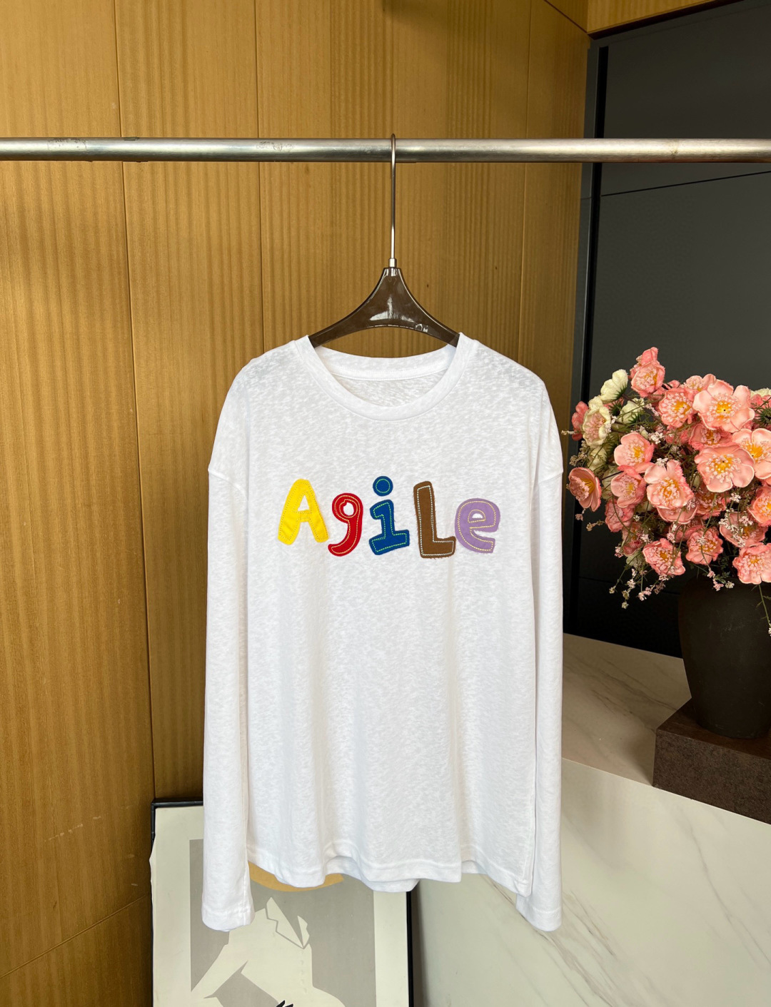 NO:484749,SHORT SENTENCE Short sentences New early autumn style Designer style letter patch embroidered thin long-sleeved T-shirt, 55 linen + 45 cotton, thin and comfortable fabric, loose fit S M L,,tees, t-shirt,alexander wang19860909SHORT SENTENCE 短句 早秋新款 设计师款字母贴布绣薄款长袖T恤、55亚麻+45棉、面料轻薄舒服、宽松版型 码数S M L,,tees，t-shirt,alexander wang,Women's clothing