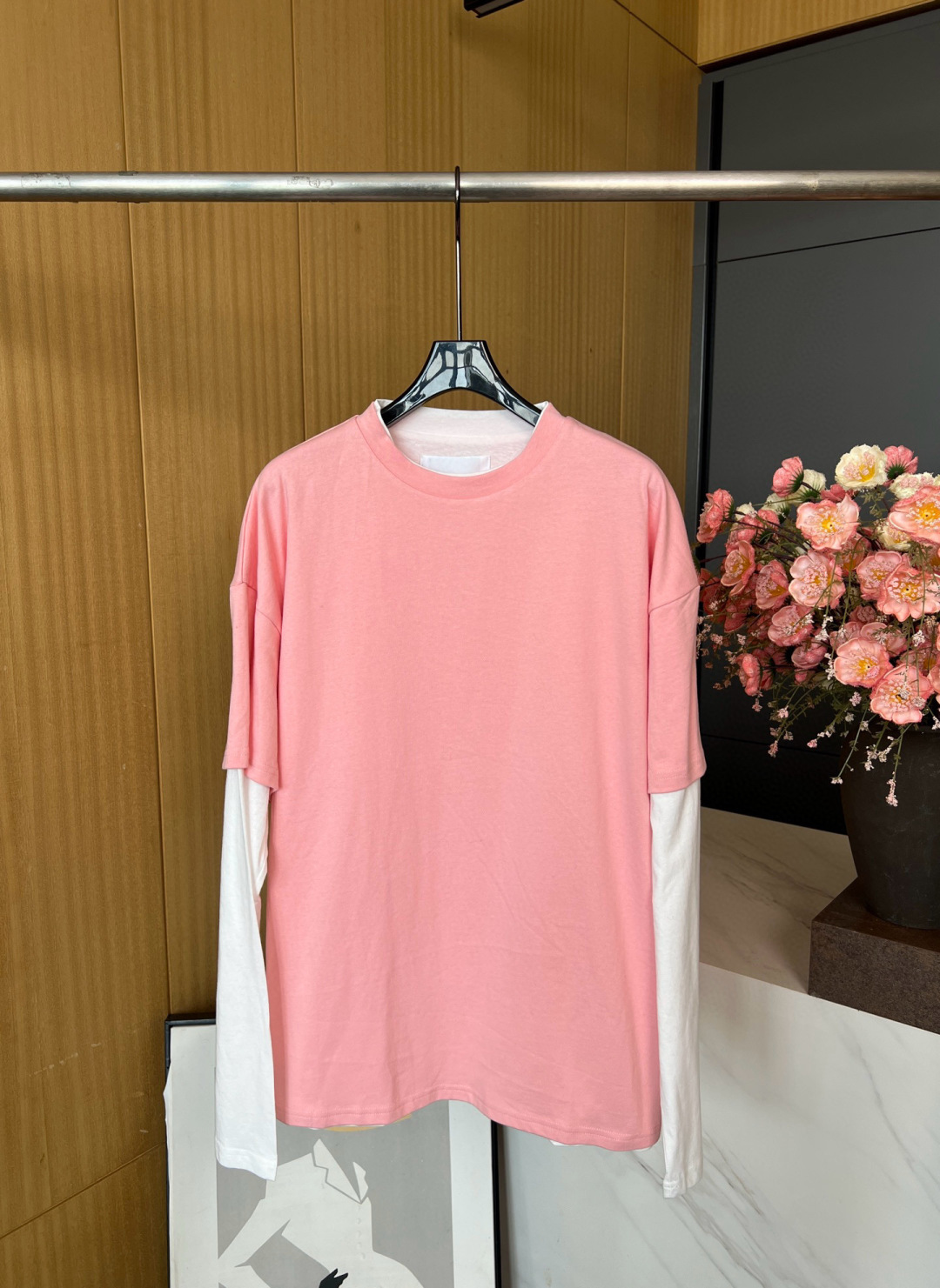 NO:507002,JIL SANDER Early Autumn New Style Two-piece spliced ​​long-sleeved T-shirt, back letter printing design, real two-piece spliced ​​T-shirt, layered layering, very beautiful upper body, loose fit, same style for men and women. Size S M L,, jil sander,tees, t-shirt, alexander wang19860909JIL SANDER 早秋新款 两件套拼接设计感长袖T恤、后背字母印花设计、真实两件T恤拼接而成、叠穿层次感、上身非常好看、宽松版型、男女同款 码数S M L,,jil sander,tees，t-shirt,alexander wang,Women's clothing