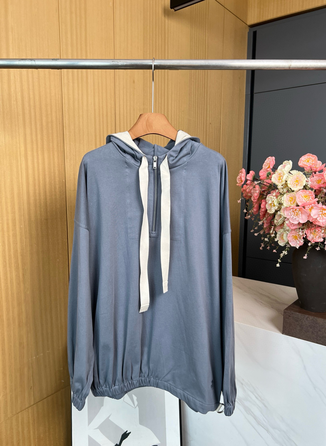 NO:501004,JIL SANDER Early autumn new style Simple loose drawstring hooded sweatshirt, semi-zipper design, hem embroidery logo, cool boyfriend style, loose style, same style for men and women S M L, jil sander, hoodie, sweatshirts, hats, alexander wang19860909JIL SANDER 早秋新款 简约宽松抽绳连帽卫衣、半拉链设计、下摆刺绣logo、酷酷男友风、宽松版型、男女同款 码数S M L,,jil sander,hoodie,sweatshirts,hats,alexander wang,Women's clothing