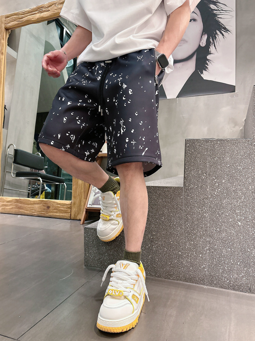 NO:844106,LV three-standard complete 2026 new summer men's casual shorts, advanced custom-made breathable fabrics, extremely breathable, elastic and comfortable, impeccable details, top-grade accessories, original logo design concept, delicate and soft feel!  The upper body fit is awesome!  Sizes M-XXXL, please state your height and weight when ordering,,louis vuitton,shorts,19860909LV三标齐全 2026夏季新款男士休闲短裤,高级定制面料透气面料 透气弹力舒适度极高,细节无可挑剔,顶级辅料配备,原版logo设计理念,手感细腻柔软！上身版型超赞！尺码M-XXXL下单报身高体重,,louis vuitton,shorts,,Men's clothing