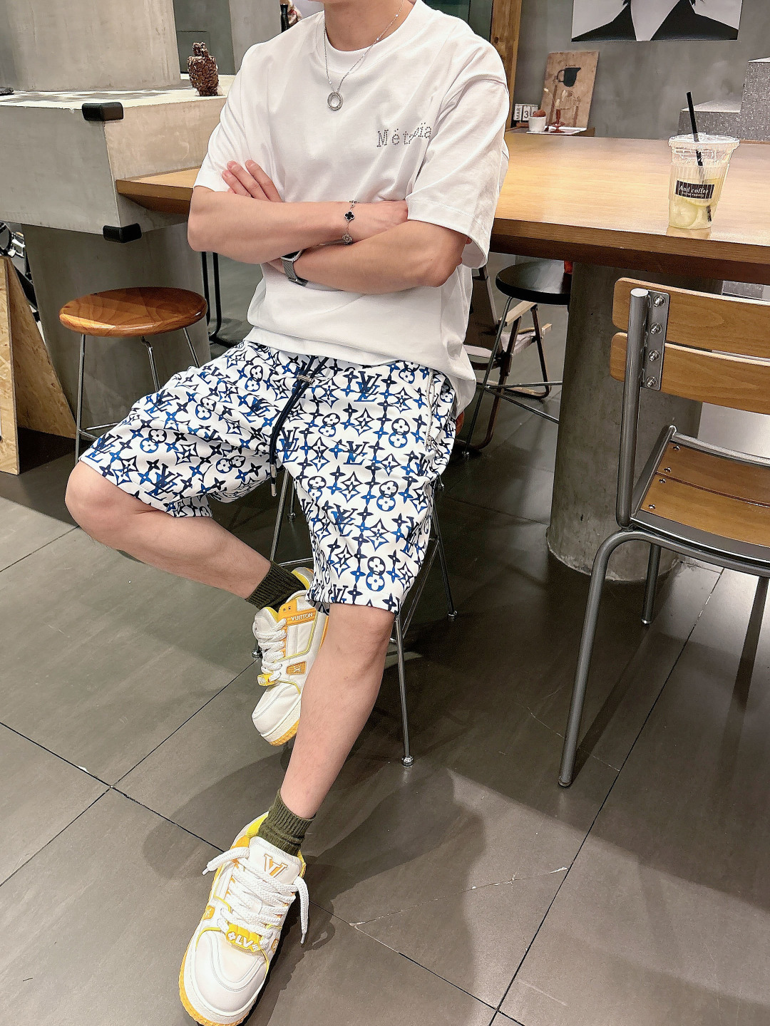 LV   三标齐全 2026夏季新款男士休闲短裤，高级定制面料透气面料 透气弹力舒适度极高，细节无可挑剔