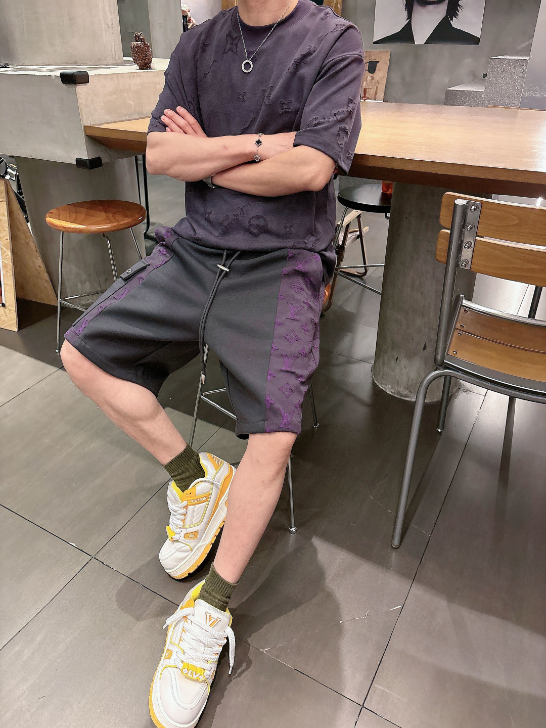 LV   三标齐全 2026夏季新款男士休闲短裤，高级定制面料透气面料 透气弹力舒适度极高，细节无可挑剔