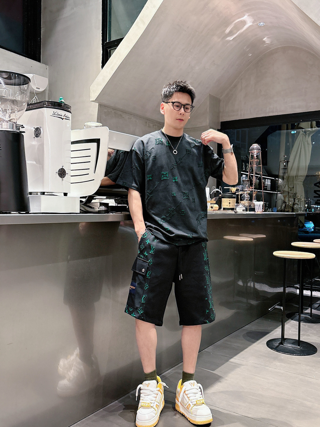 LV   三标齐全 2026夏季新款男士休闲短裤，高级定制面料透气面料 透气弹力舒适度极高，细节无可挑剔