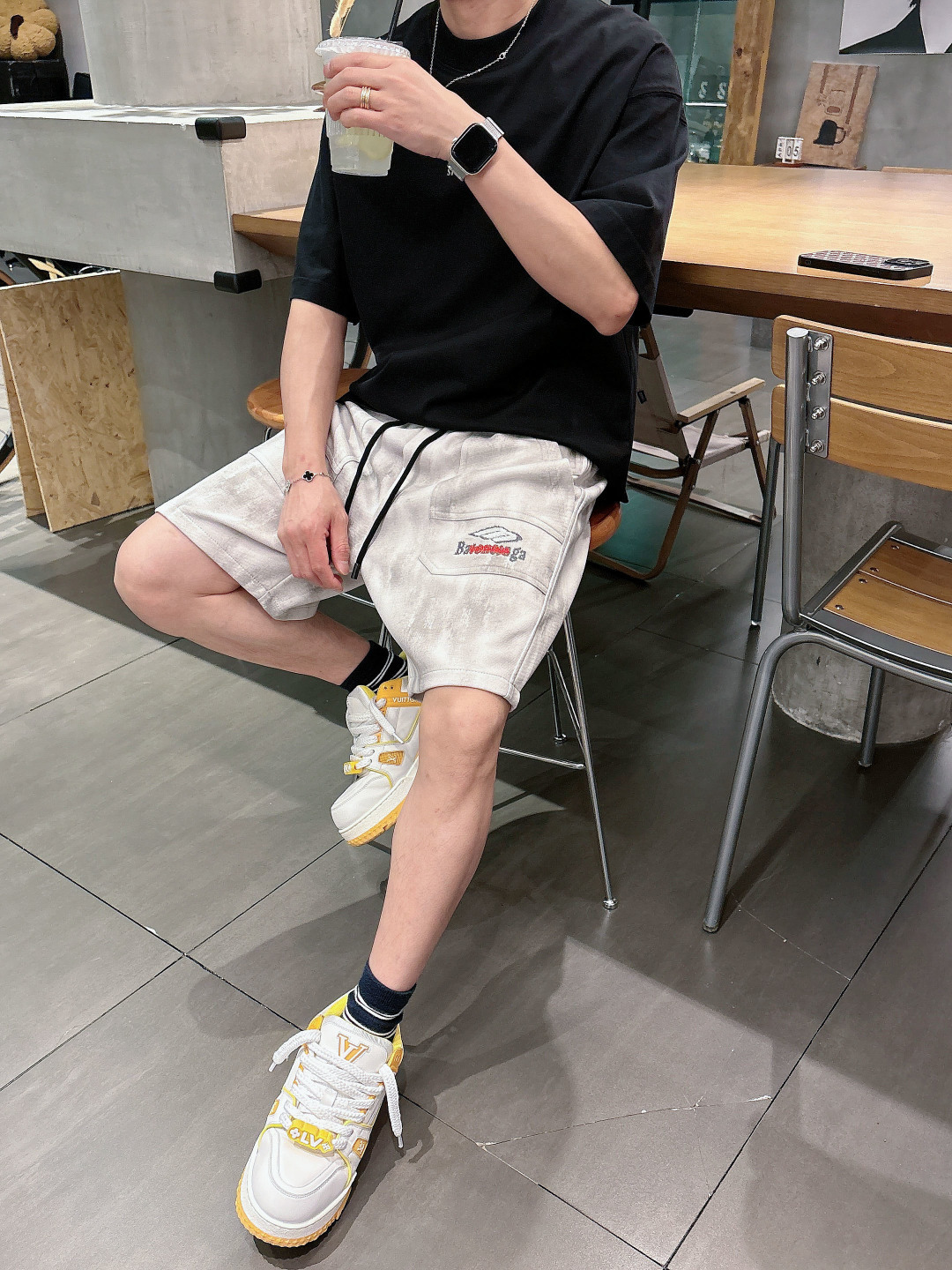 巴黎世家  三标齐全 2026夏季新款男士休闲短裤，高级定制面料透气面料 透气弹力舒适度极高，细节无可挑