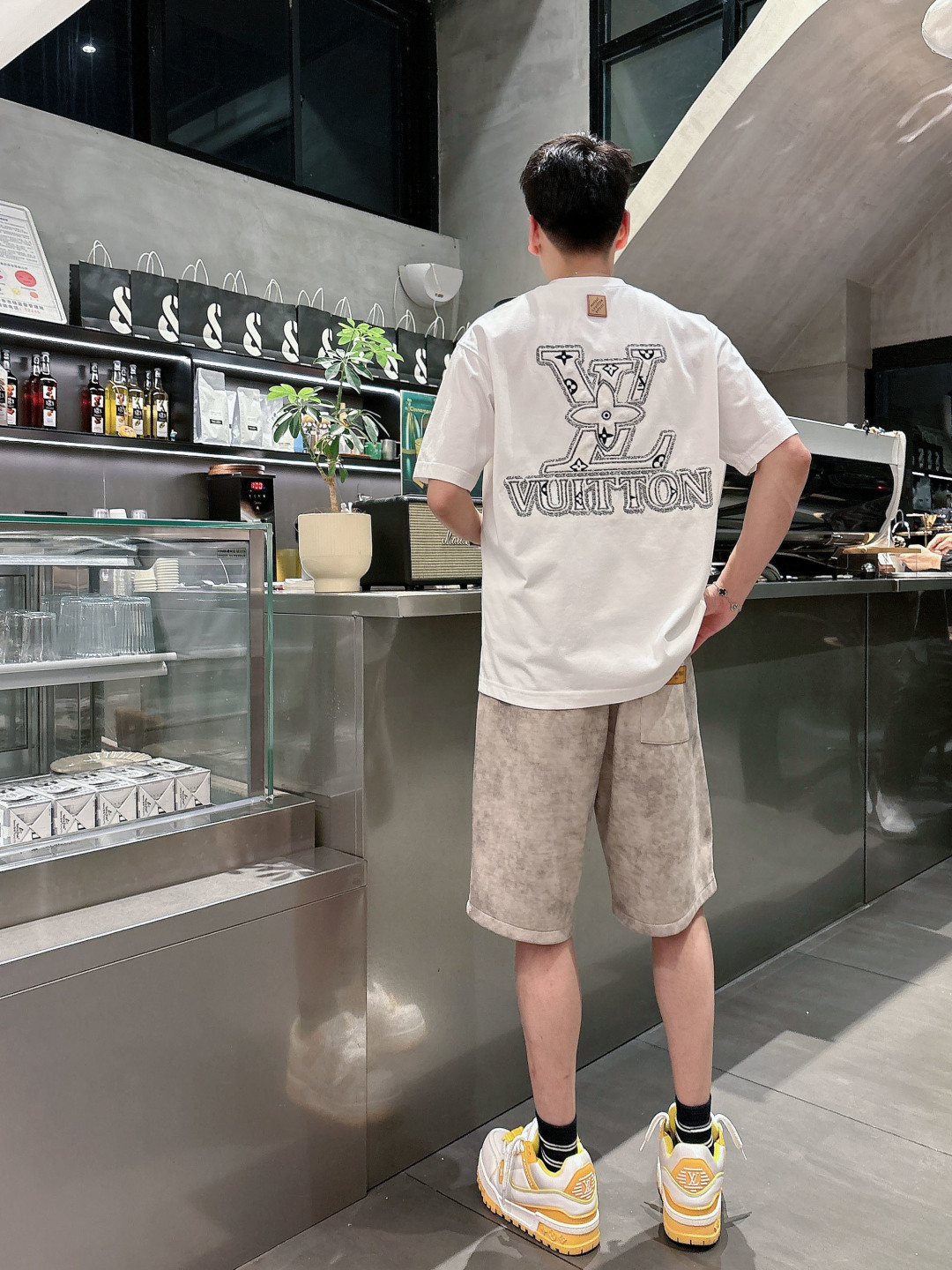 LV   三标齐全 2026夏季新款男士休闲短裤，高级定制面料透气面料 透气弹力舒适度极高，细节无可挑剔